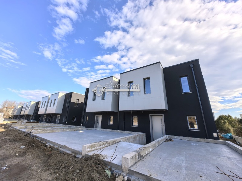 Продава КЪЩА, гр. Варна, м-т Прибой, снимка 13 - Къщи - 52979758