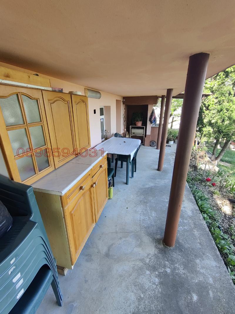 Продава ВИЛА, гр. Шумен, м-т Чашка, снимка 2 - Вили - 52780825