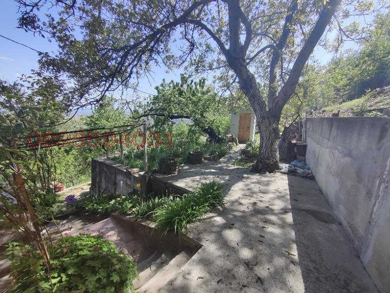 Продава ВИЛА, гр. Шумен, м-т Чашка, снимка 11 - Вили - 52780825