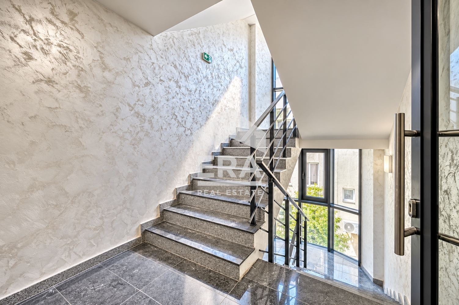 Продава 3-СТАЕН, гр. София, Редута, снимка 2 - Апартаменти - 55597198
