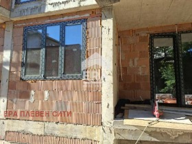 Στούντιο Ηδεαλεν τσενταρ, Πλεβεν