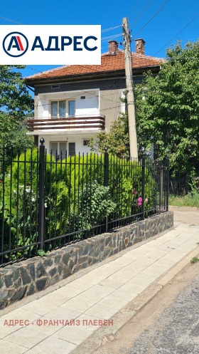 Piso de la casa Berkovitsa, región montana