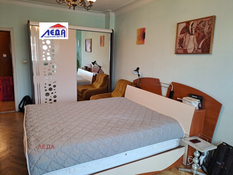 De vânzare  2 dormitoare Pleven , Șiroc țentâr , 106 mp | 98686476 - imagine [12]