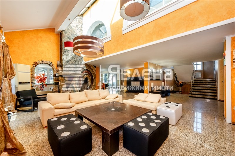 Till salu  Hus Sofia , v.z.Kinocentara , 556 kvm | 79850872