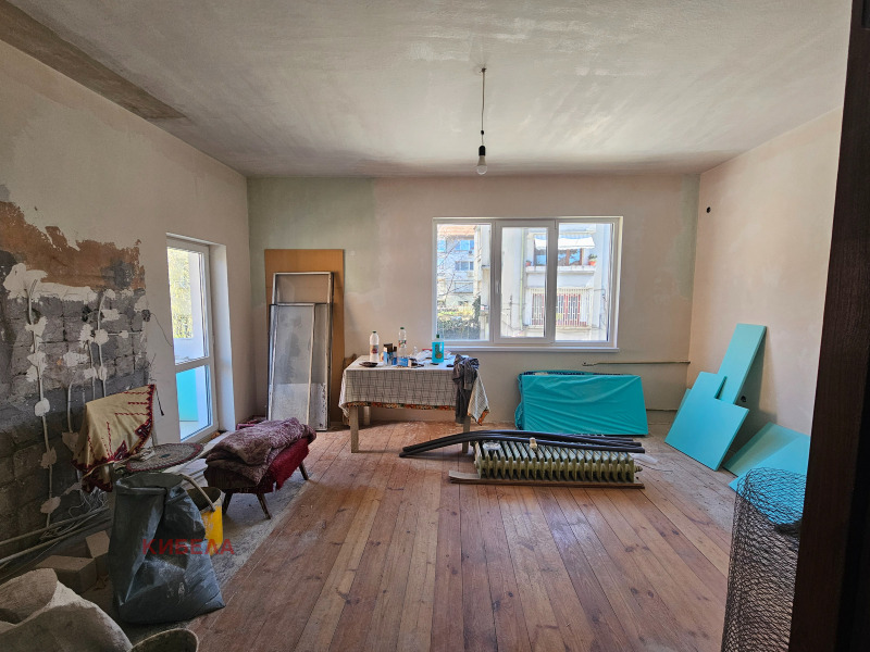 Продава 3-СТАЕН в град Плевен, Идеален център - 130 кв.м / 189 000 € » 369 651.87 лв., КИБЕЛА