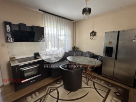 3-стаен град Пловдив, Тракия 2