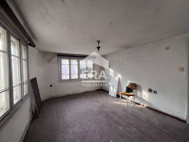 Продава ЕТАЖ ОТ КЪЩА, гр. Велико Търново, Център, снимка 5 - Етаж от къща - 53996274