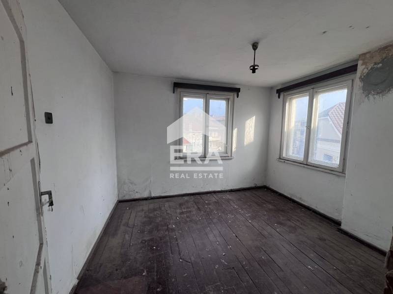 Продава ЕТАЖ ОТ КЪЩА, гр. Велико Търново, Център, снимка 6 - Етаж от къща - 53996274