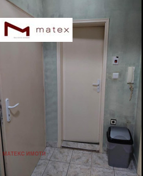 1 chambre Kolhozen pazar, Varna 8