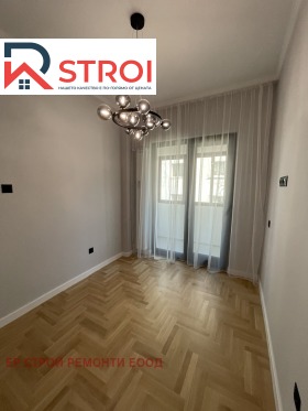 3+ slaapkamer Tsentar, Sofia 10