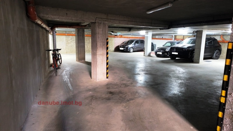 Продава ГАРАЖ, ПАРКОМЯСТО, гр. Русе, Център, снимка 4 - Гаражи и паркоместа - 52942699