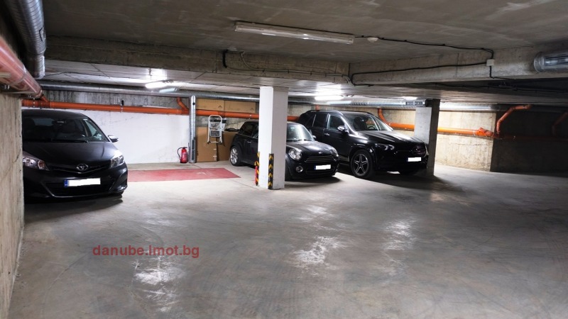 Продава ГАРАЖ, ПАРКОМЯСТО, гр. Русе, Център, снимка 2 - Гаражи и паркоместа - 52942699