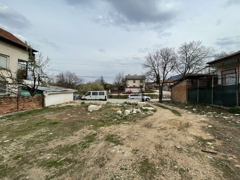 Продава ПАРЦЕЛ в област София, гр. Долна баня - 656 кв.м / 39 990 € » 78 213.64 лв., БЕСТ СЕЛЪРС БЪЛГАРИЯ ООД