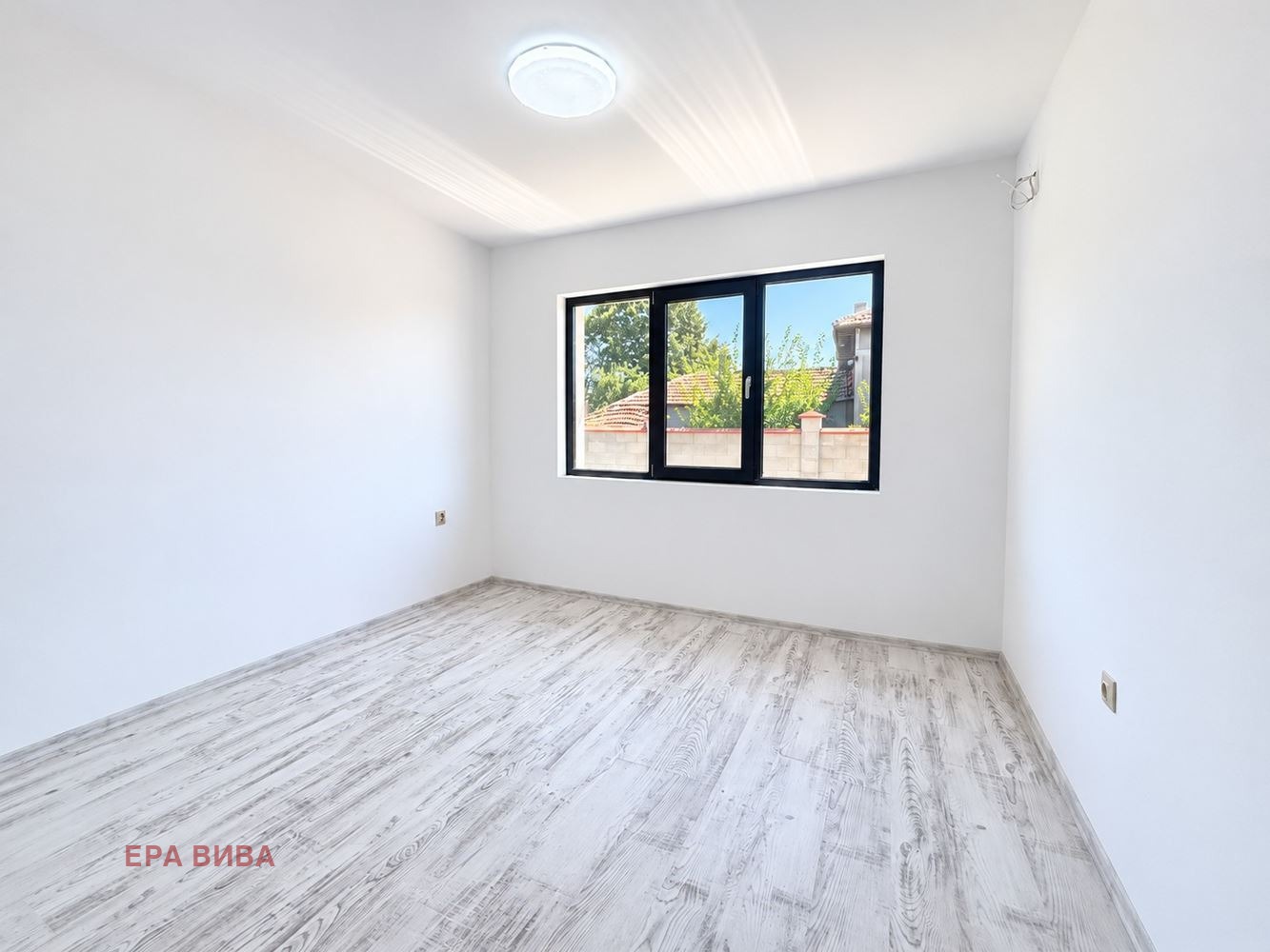 Продава КЪЩА, с. Соколово, област Добрич, снимка 2 - Къщи - 56099912