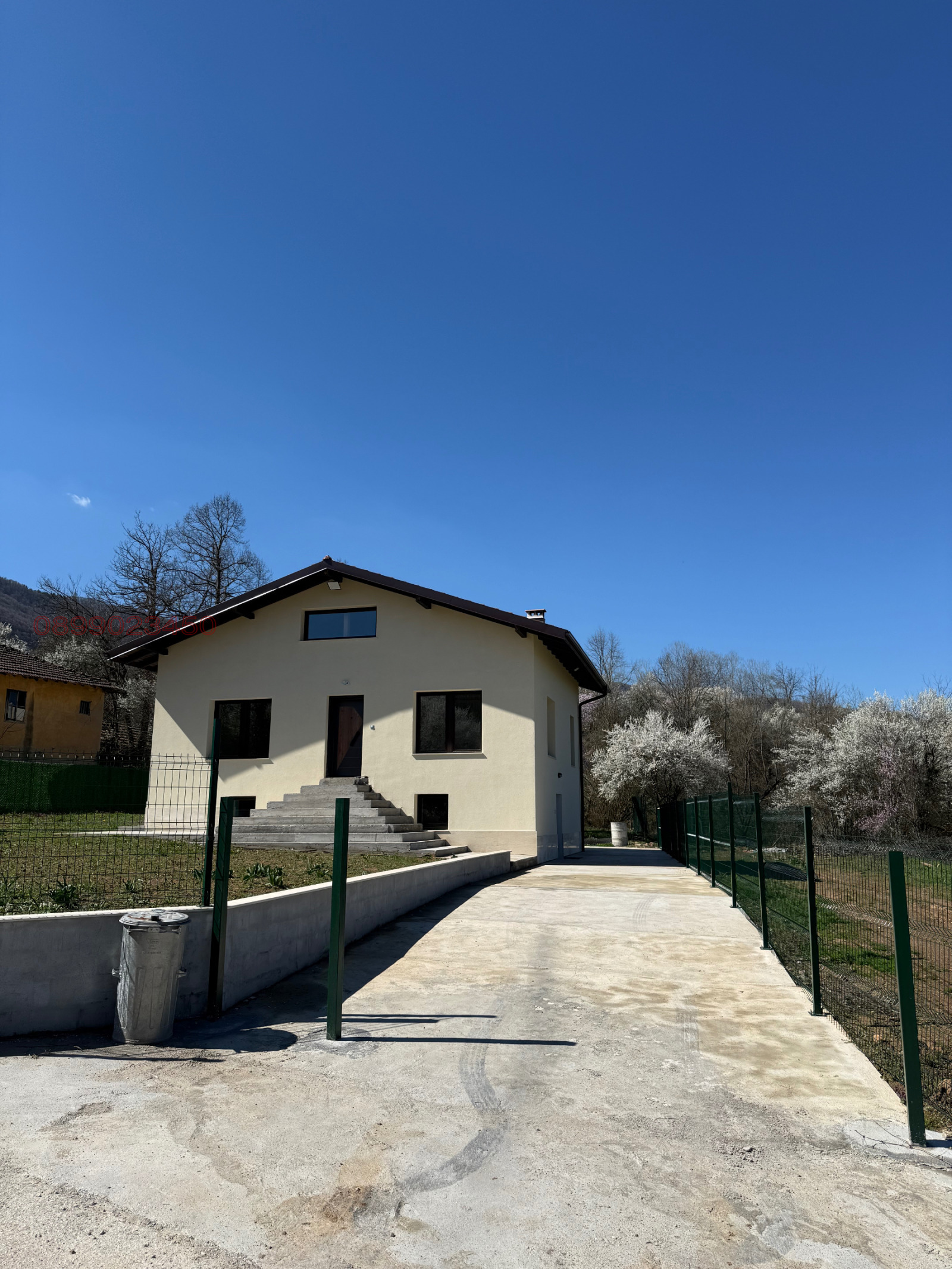 Продава КЪЩА, гр. Правец, област София област