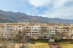 2-стаен град Враца, Металург 7