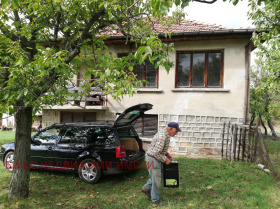 σπίτι Γολεμο Βυτσηνο, περιοχή Πέρνικ 1