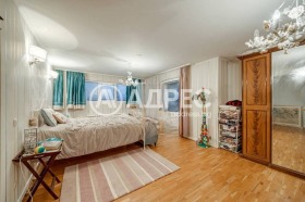 КЪЩА, 600 m2