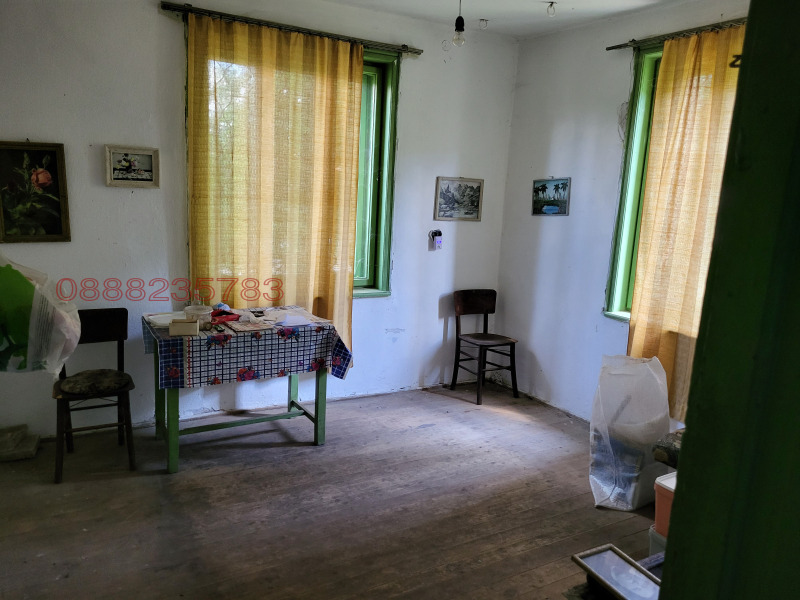 Продава КЪЩА, с. Лесура, област Враца