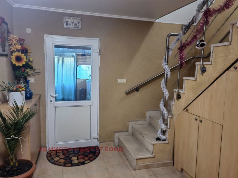 Продава КЪЩА, гр. София, област София-град, снимка 2 - Къщи - 52985924