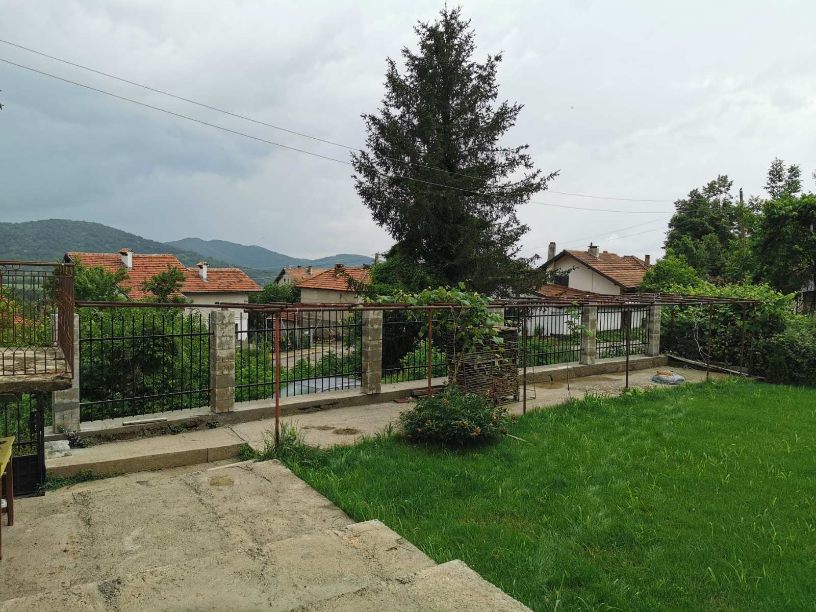 Продава КЪЩА, гр. Ботевград, област София област, снимка 2 - Къщи - 53911382