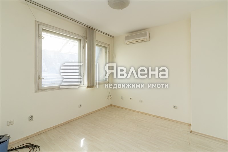 Продава МНОГОСТАЕН, гр. София, Център, снимка 8 - Aпартаменти - 47562418