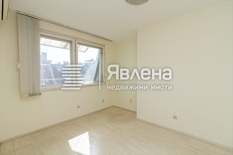 Продава МНОГОСТАЕН, гр. София, Център, снимка 3 - Aпартаменти - 47562418