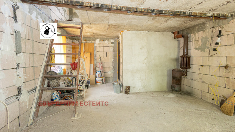 À venda  Casa Região Pernik , Kondofrei , 150 m² | 52702516 - imagem [4]