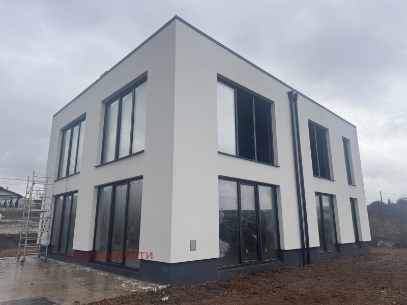 Продава КЪЩА, с. Хераково, област София област