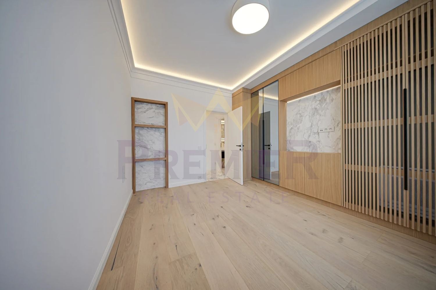 Продава МНОГОСТАЕН, гр. София, Център, снимка 10 - Апартаменти - 54054708