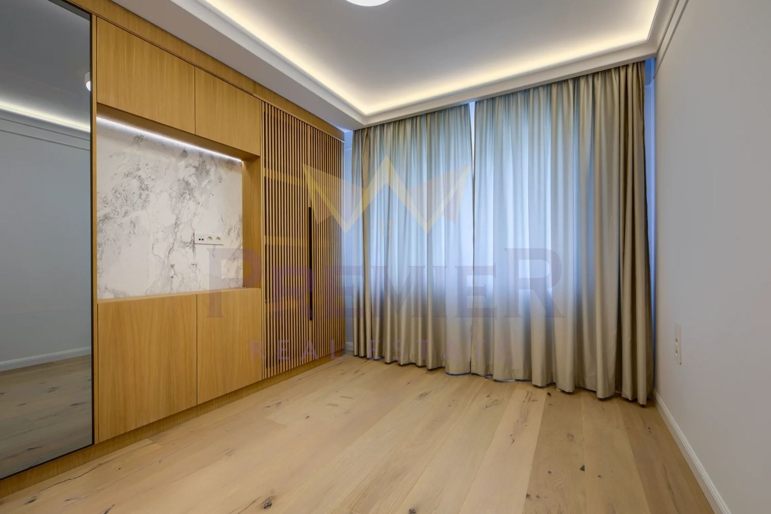 Продава МНОГОСТАЕН, гр. София, Център, снимка 9 - Апартаменти - 54054708