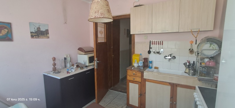 Продава  2-стаен област Пловдив , гр. Карлово , 72 кв.м | 49030997 - изображение [4]