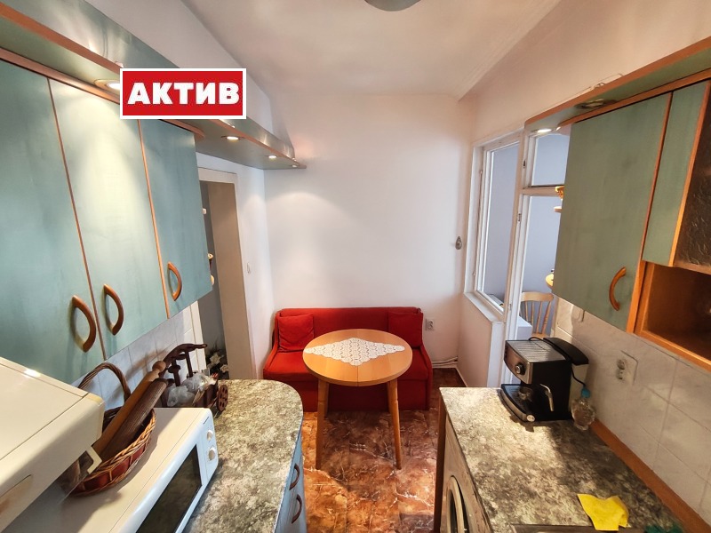 Продава 2-СТАЕН, гр. Търговище, Център, снимка 2 - Апартаменти - 52740803