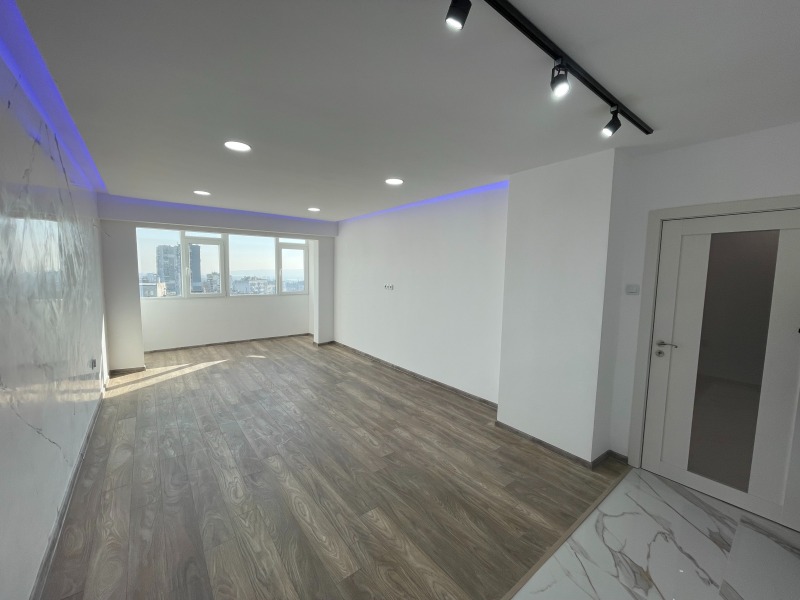 Продава 3-СТАЕН, гр. Варна, Владислав Варненчик 1