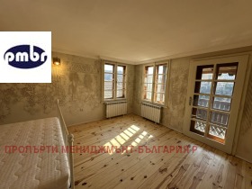 Будинок Център, Велико Търново