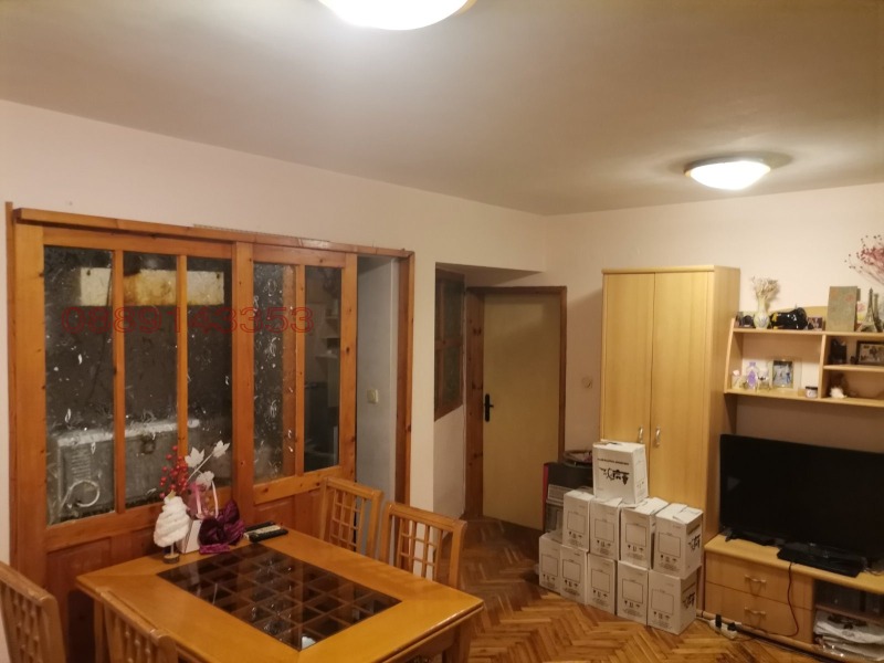 Продава 3-СТАЕН, гр. Варна, Спортна зала