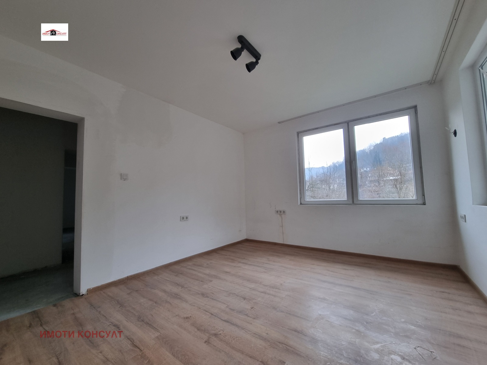 Продава 3-СТАЕН, гр. Велико Търново, Асенов, снимка 2 - Апартаменти - 53673174