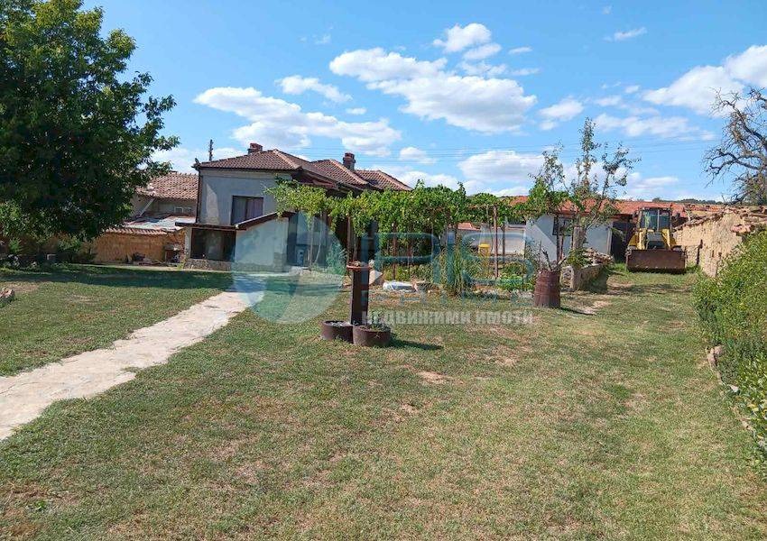 Продава КЪЩА, с. Ловец, област Шумен, снимка 2 - Къщи - 53781323