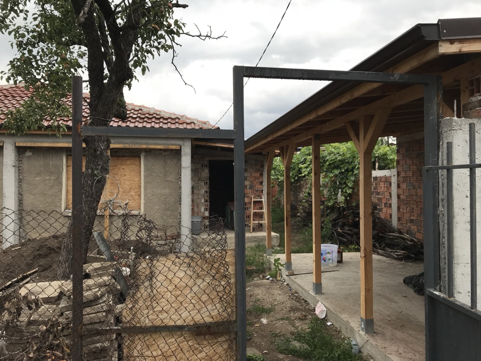 Продава КЪЩА, гр. София, Левски В, снимка 2 - Къщи - 55810158