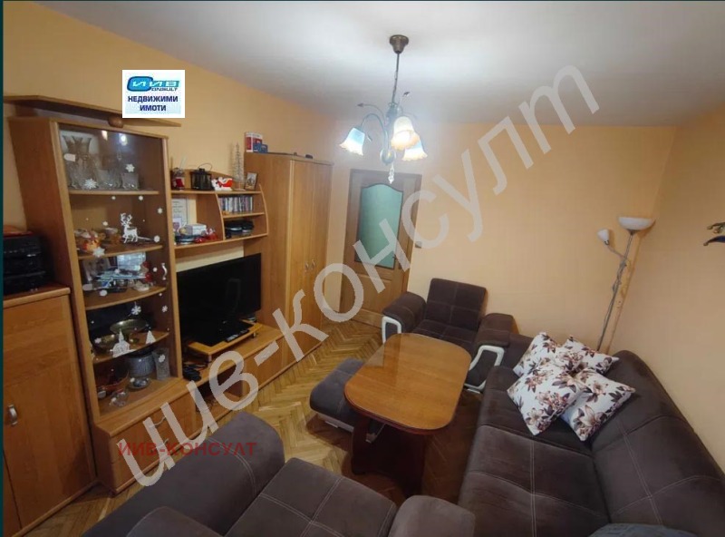 Продава 3-СТАЕН, гр. Велико Търново, Колю Фичето, снимка 2 - Aпартаменти - 48393154