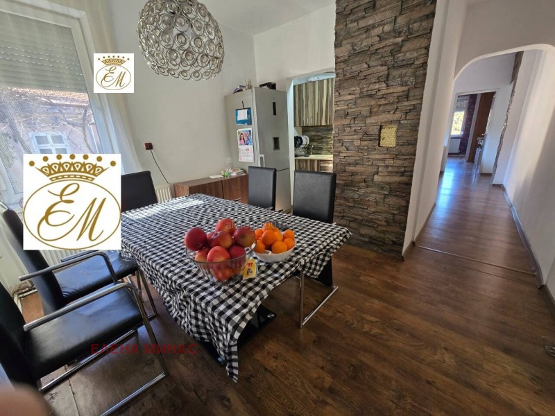 Продава ЕТАЖ ОТ КЪЩА, гр. Шумен, Център, снимка 2 - Етаж от къща - 53098137