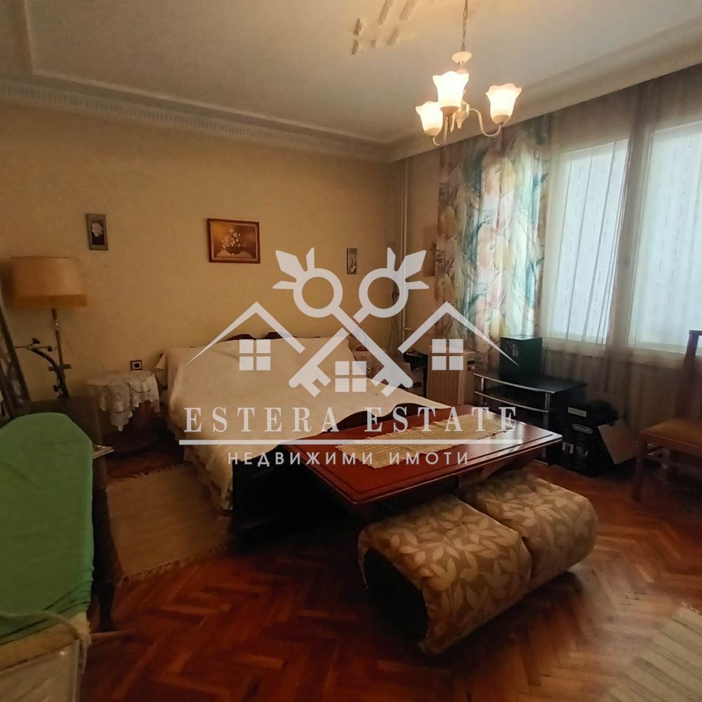 Продава 3-СТАЕН, гр. Шумен, Център, снимка 2 - Апартаменти - 54200275