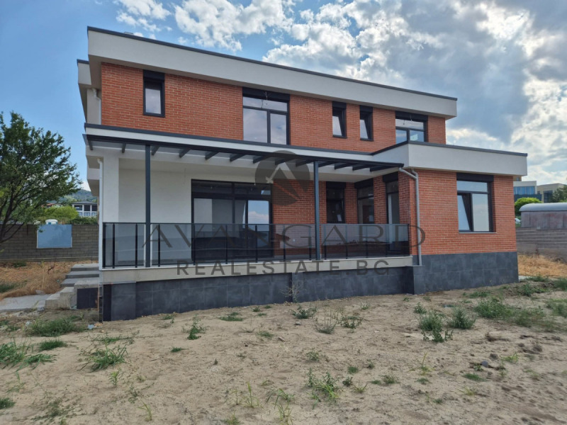 Продава КЪЩА в област Пловдив, с. Марково - 260 кв.м / 384 999 € » 752 992.59 лв., АВАНГАРД РИЪЛ ЕСТЕЙТ