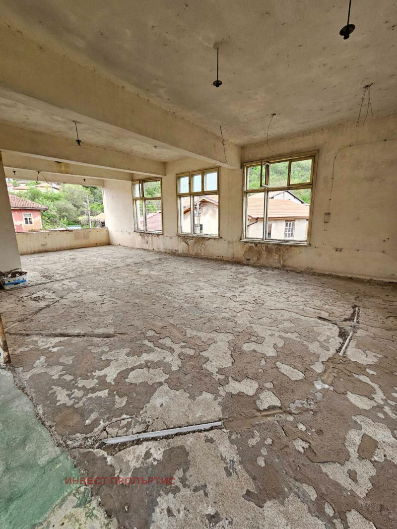 Продава ПРОМ. ПОМЕЩЕНИЕ в област Кюстендил, гр. Бобошево - 297 кв.м / 39 500 € » 77 255.29 лв., ИНВЕСТ ПРОПЪРТИС