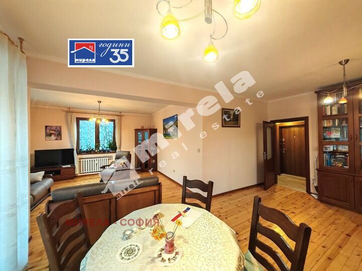 Продава 4-СТАЕН, гр. София, Изток, снимка 2 - Апартаменти - 54108437