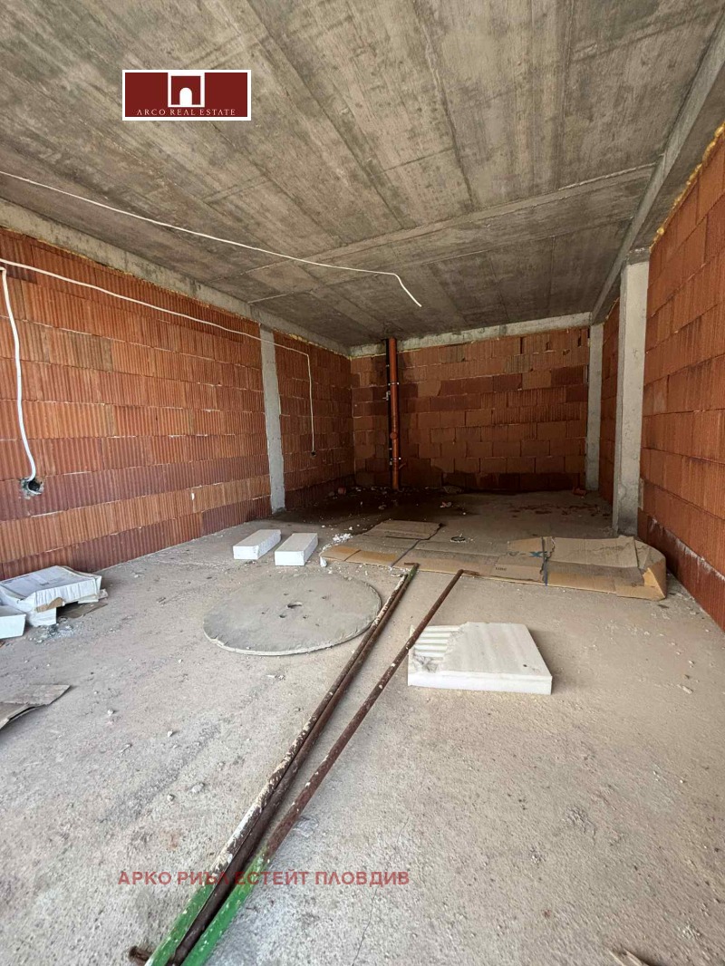 Продава ГАРАЖ, ПАРКОМЯСТО, гр. Пловдив, Остромила, снимка 4 - Гаражи и паркоместа - 52396324