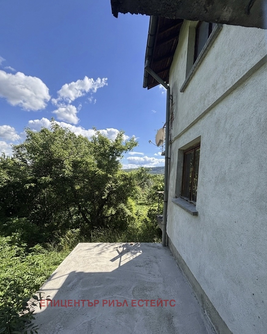 Продава КЪЩА, с. Долни Романци, област Перник
