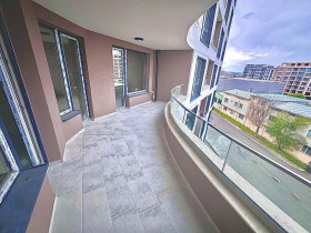2 chambres Slaveikov, Bourgas