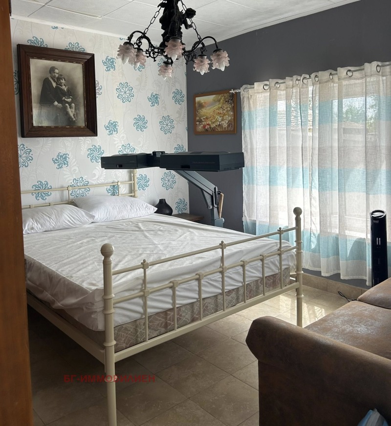 Продава КЪЩА, с. Садина, област Търговище