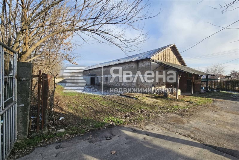 En venta  Edificio industrial región Plovdiv , Dalgo pole , 2199 metros cuadrados | 25226952